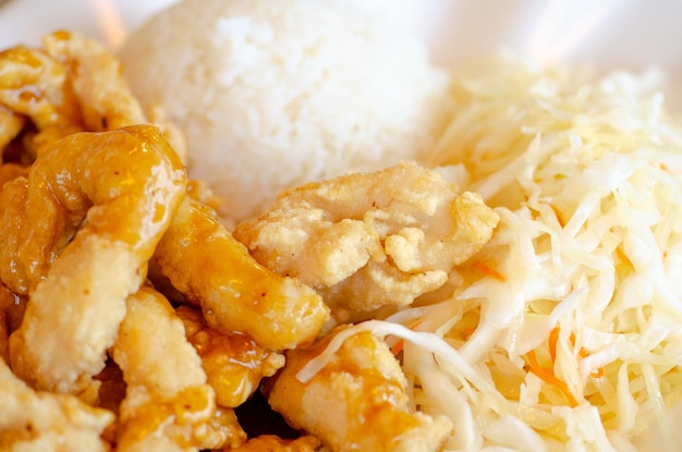 Kurczak po kantońsku – Odkryj wyjątkowe smaki