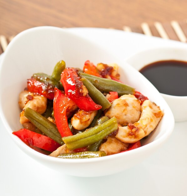 Kurczak Kung Pao to smakowita eksplozja wrażeń